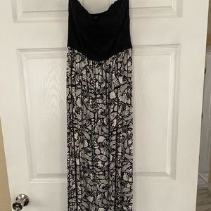 Strapless black and white dress